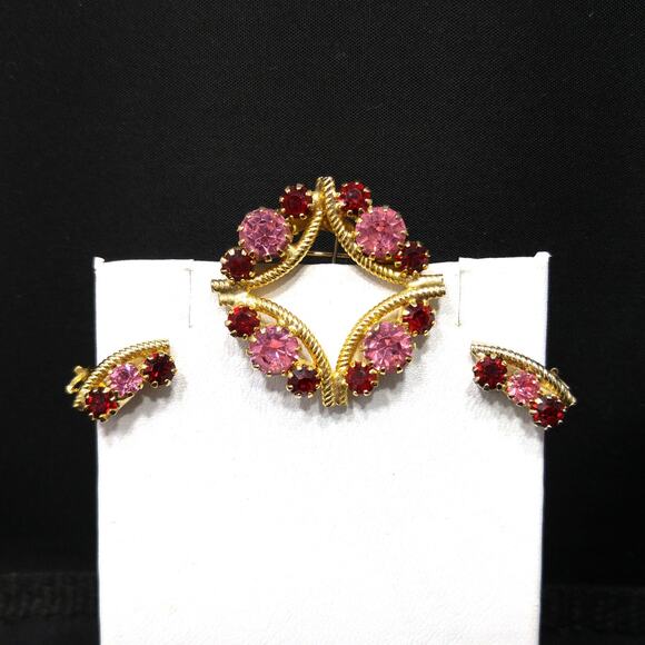 Vintage Red Pink Rhinestone Brooch Earrings Set, Gold Plated - Picture 2 of 10